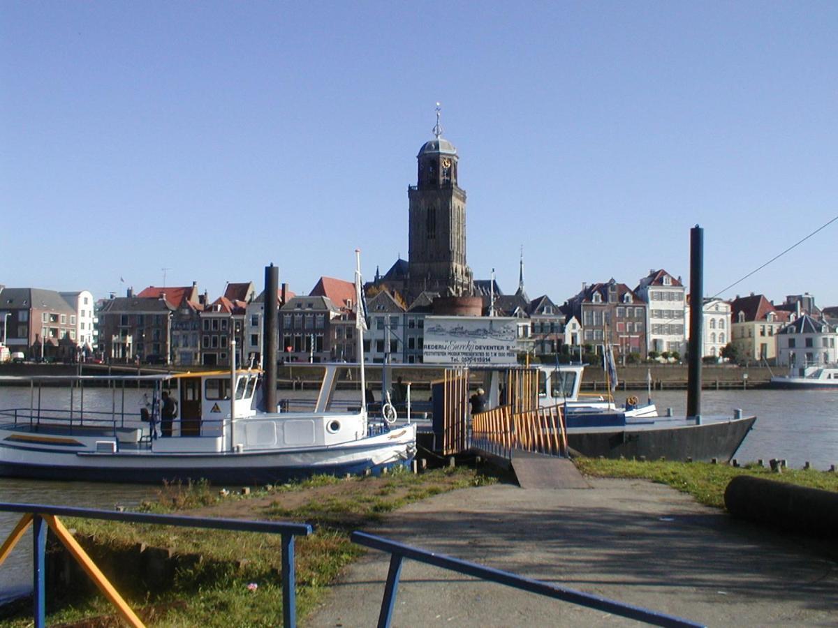 Hanzestadslogement De Leeuw, In Het Centrum, Met Een Binnenplaats, Kamers Met Badkamer En Toilet En Een Keukentje Deventer Exterior foto