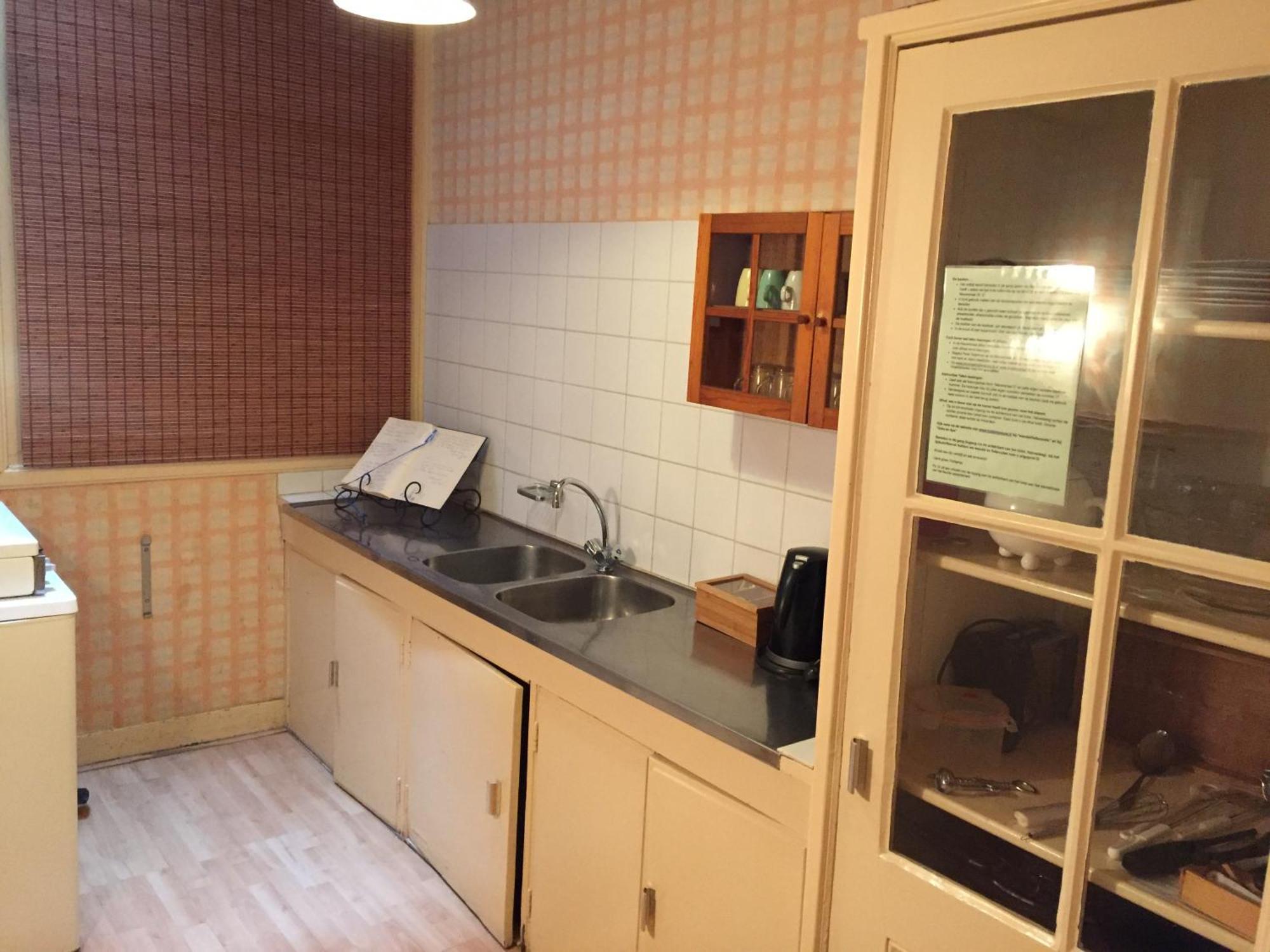 Hanzestadslogement De Leeuw, In Het Centrum, Met Een Binnenplaats, Kamers Met Badkamer En Toilet En Een Keukentje Deventer Exterior foto