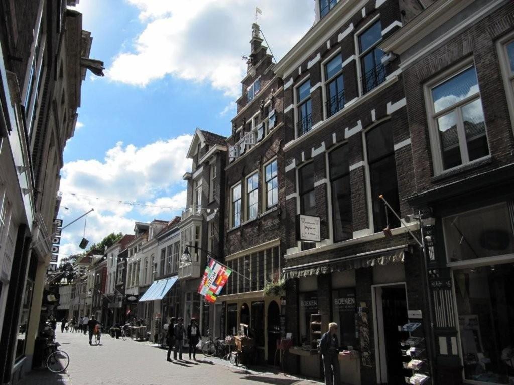 Hanzestadslogement De Leeuw, In Het Centrum, Met Een Binnenplaats, Kamers Met Badkamer En Toilet En Een Keukentje Deventer Exterior foto